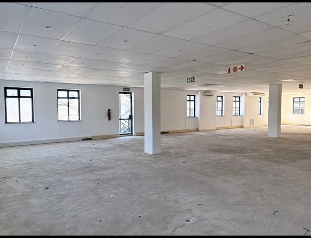 750M² OFFICE TO LET IN FOURWAYS